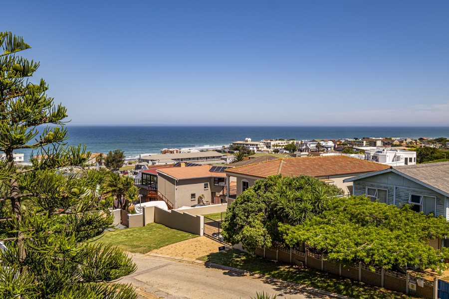 4 Bedroom Property for Sale in Wavecrest Eastern Cape